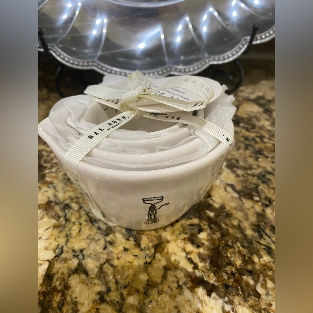 Rae Dunn icon nesting measuring cup set - brand new!